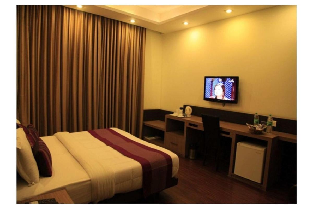 Indiyaah Inn Gurgaon Ngoại thất bức ảnh