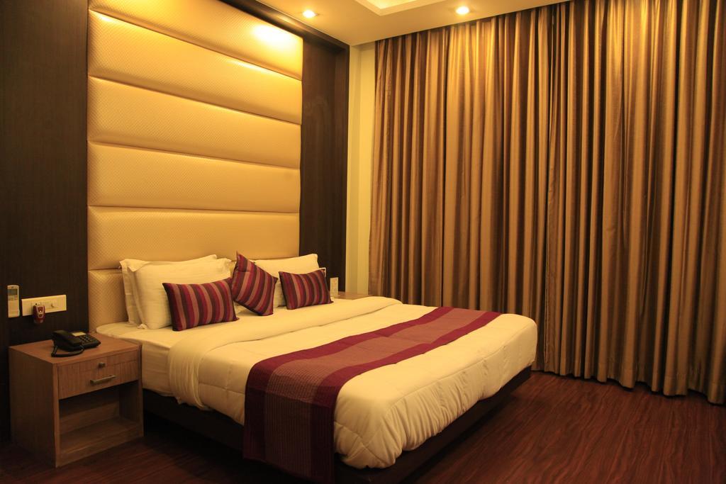 Indiyaah Inn Gurgaon Phòng bức ảnh