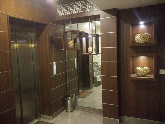 Indiyaah Inn Gurgaon Ngoại thất bức ảnh